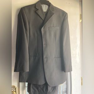 Haggar Enterprise Q black with pinstripes, jacket 40R and pants 32x30